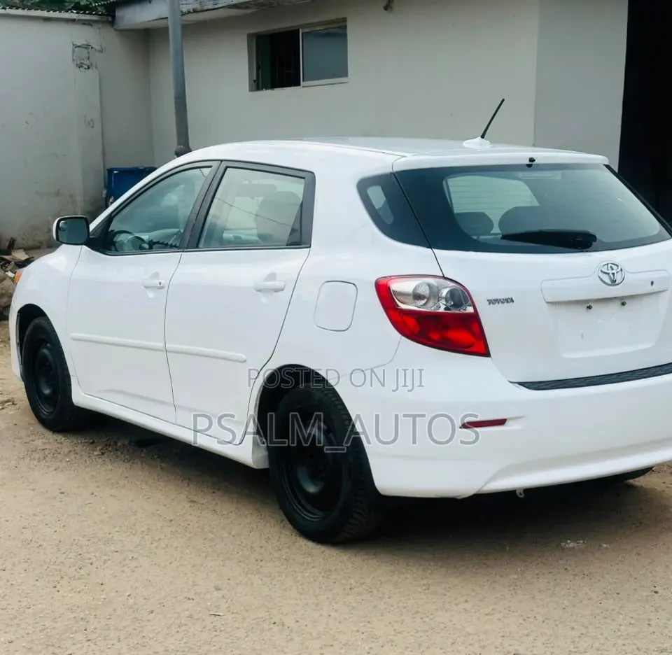 Toyota Matrix 2010 White