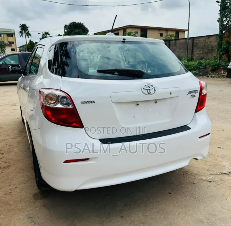 Toyota Matrix 2010 White