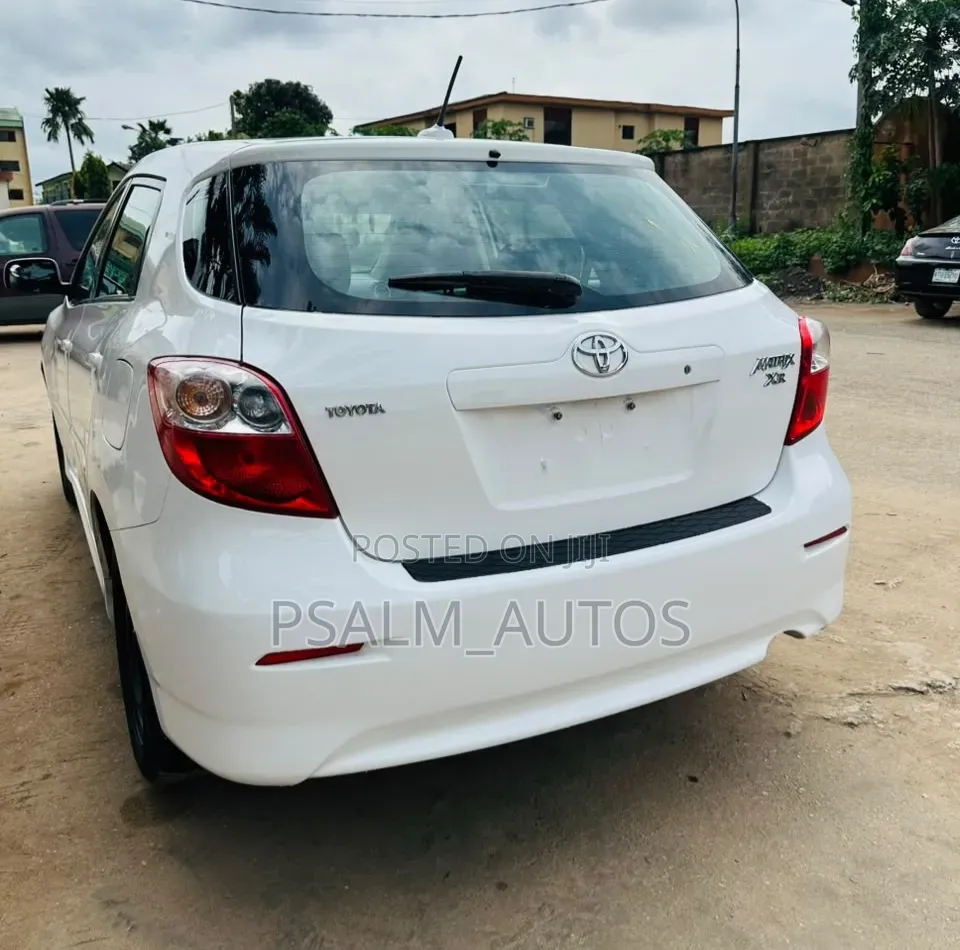 Toyota Matrix 2010 White
