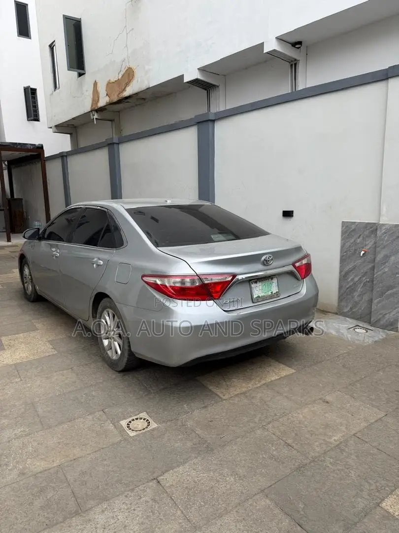 Toyota Camry 2016 Silver
