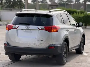 Toyota RAV4 XLE 4dr SUV (2.5L 4cyl 6A) 2015 Silver