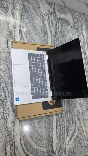 Laptop HP OmniBook 5 Flip 14-fp0023dx 8GB Intel Core Ultra 5 SSD 512GB