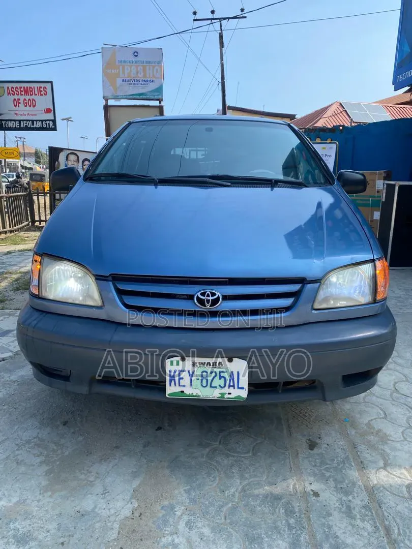 Toyota Sienna 2000 Blue