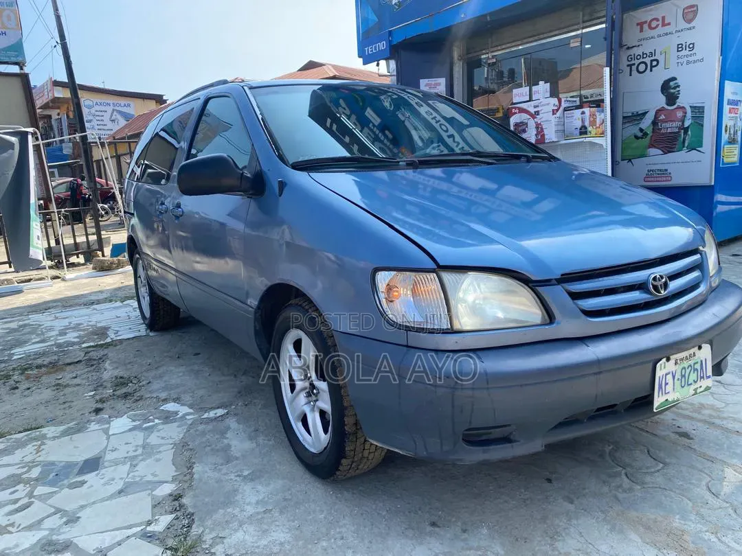 Toyota Sienna 2000 Blue