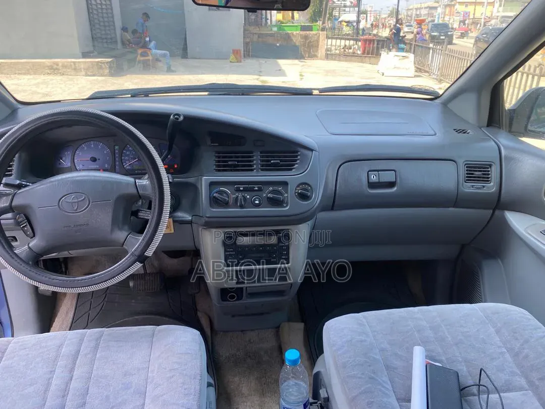 Toyota Sienna 2000 Blue