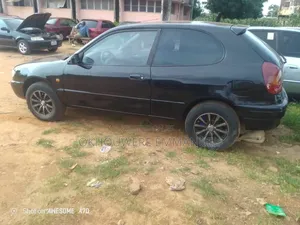 Toyota Corolla 2000 Black