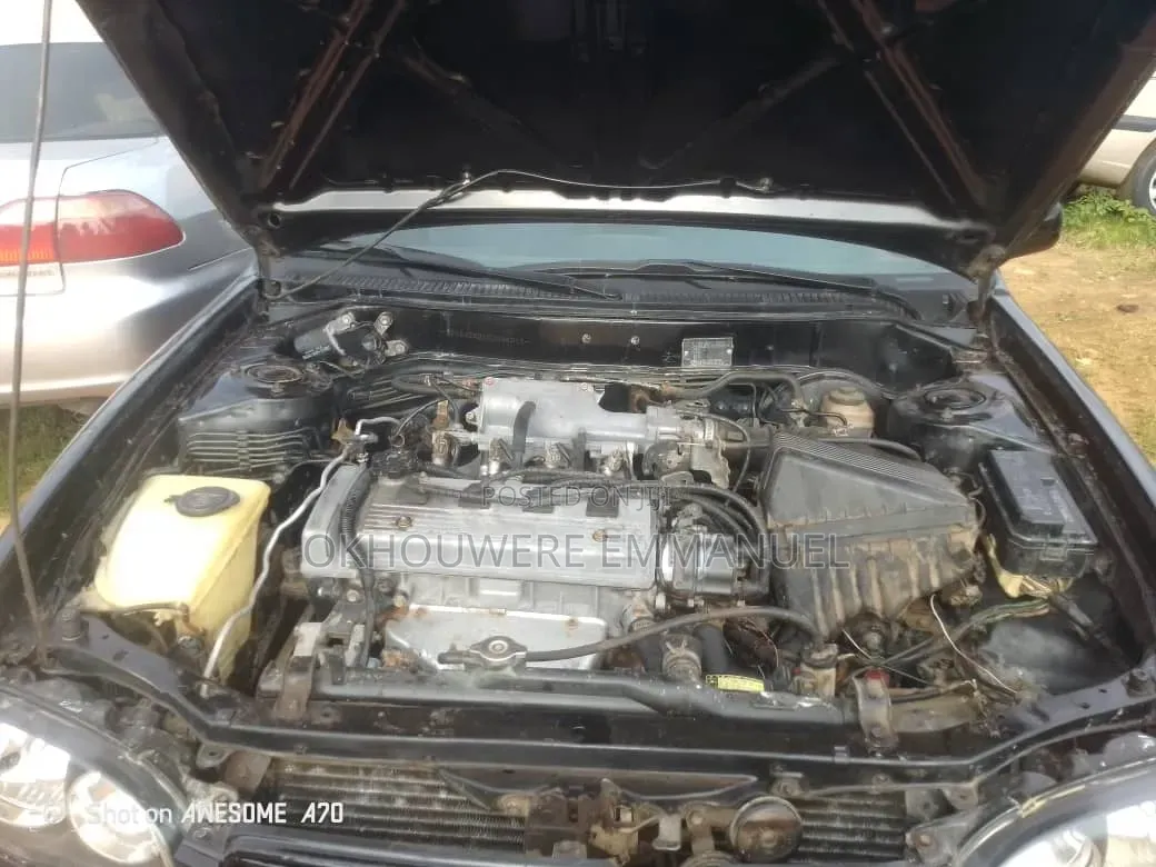 Toyota Corolla 2000 Black