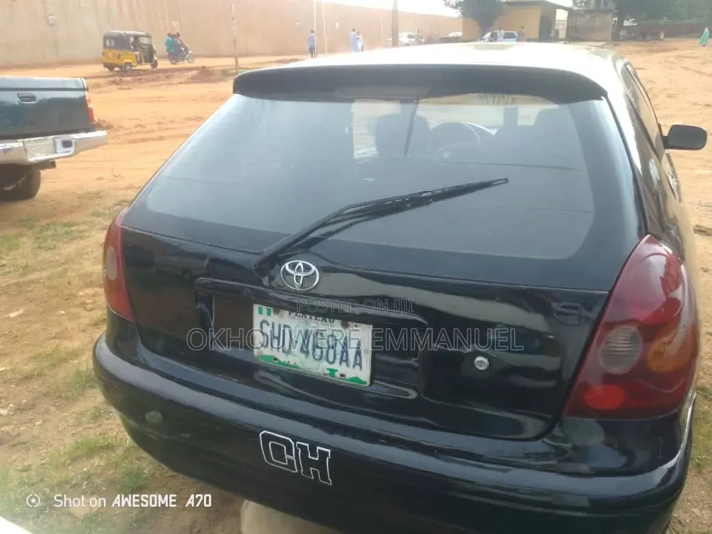 Toyota Corolla 2000 Black