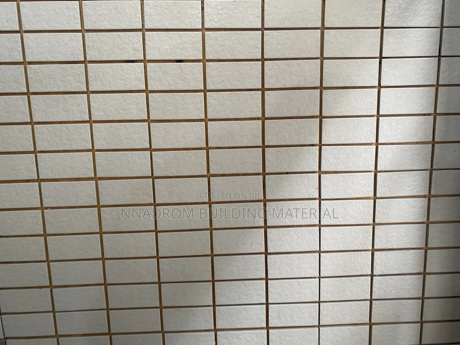 2/4 Light Grey Mosaic Bricks
