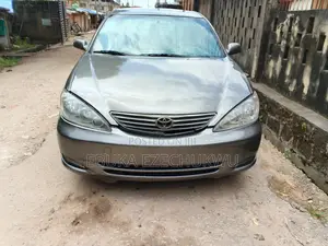 Toyota Camry 2005 Gray