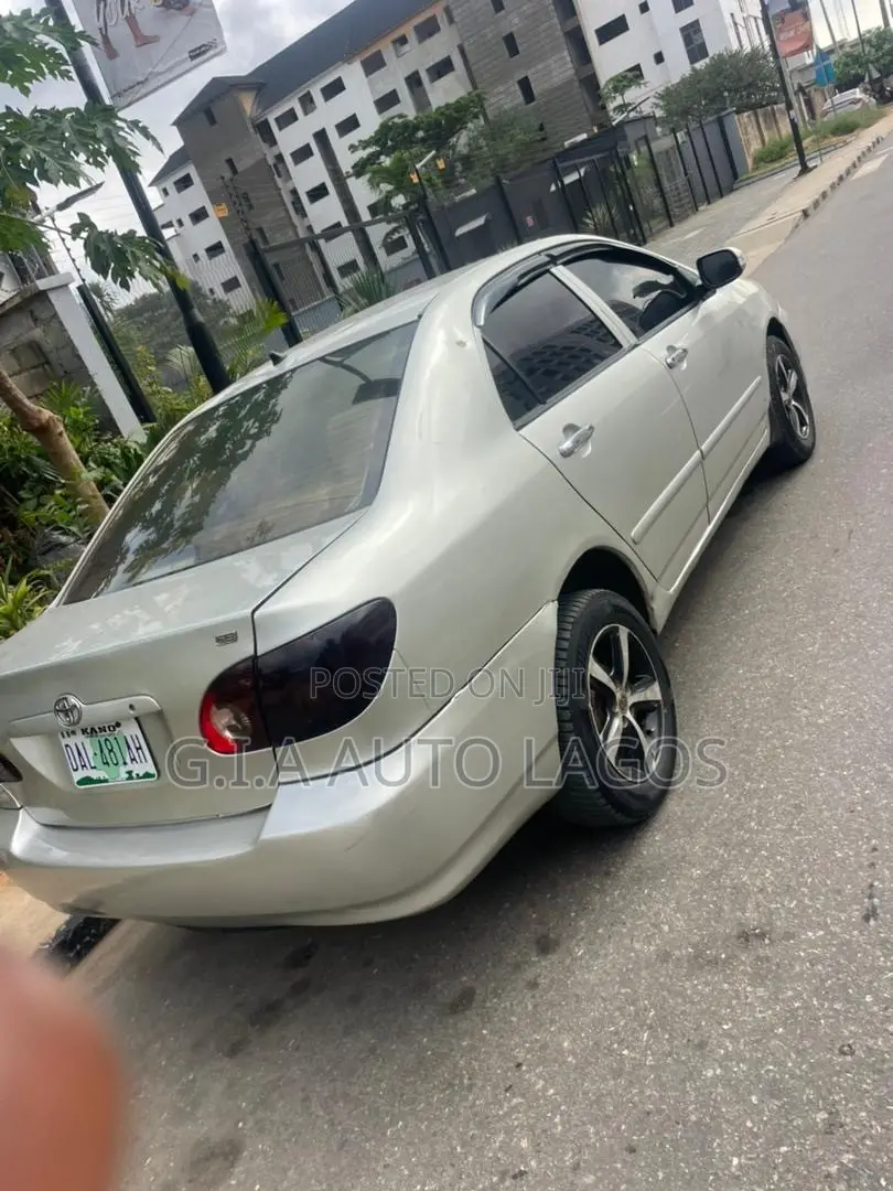 Toyota Corolla LE 2005 Silver