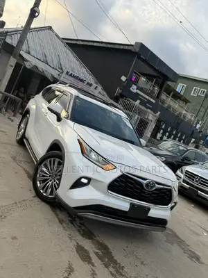 Toyota Highlander Platinum AWD 2023 White