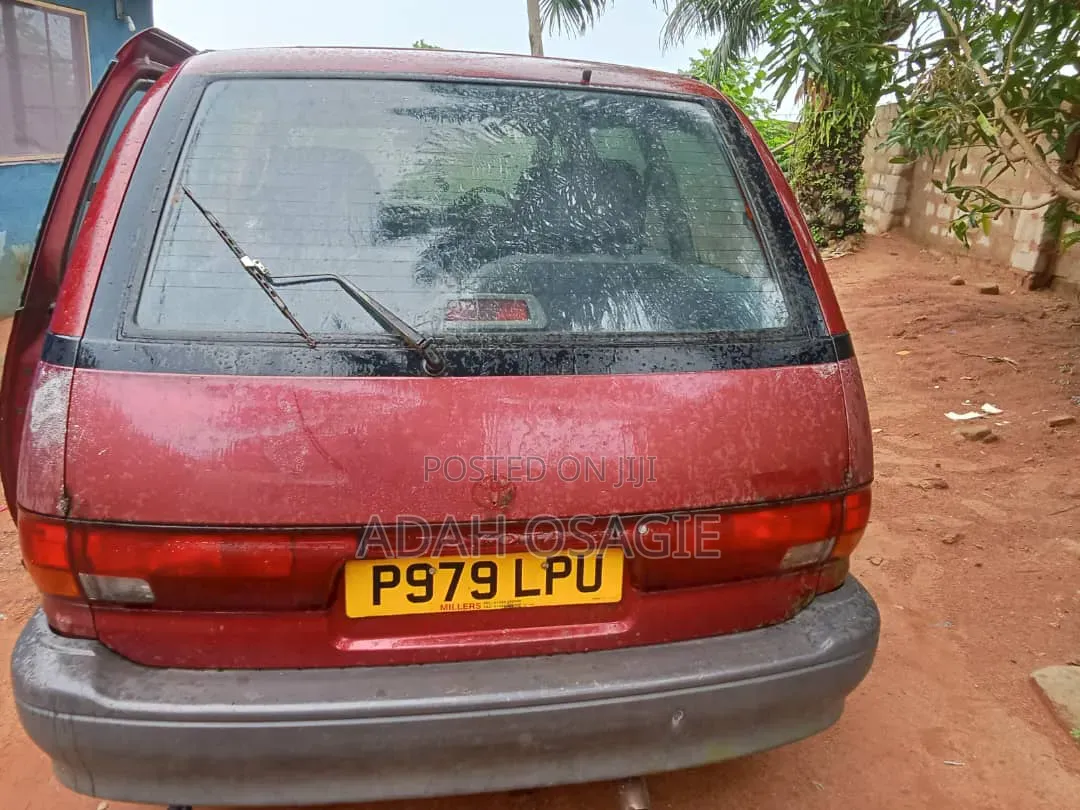 Toyota TownAce 1996 Red