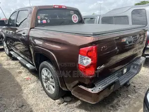 Toyota Tundra Platinum 5.7L V8 4x4 CrewMax 5.6 ft. box 145.7 in. WB