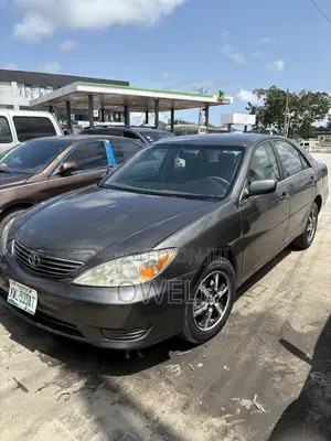 Toyota Camry 2005 Gray
