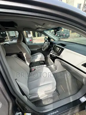 Toyota Sienna LE 7-Passenger 4dr Minivan AWD (3.5L 6cyl 6A) 2014 Gray