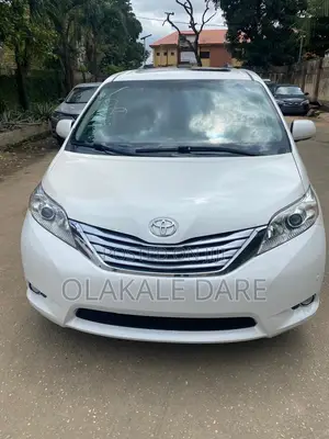 Toyota Sienna 2012 White