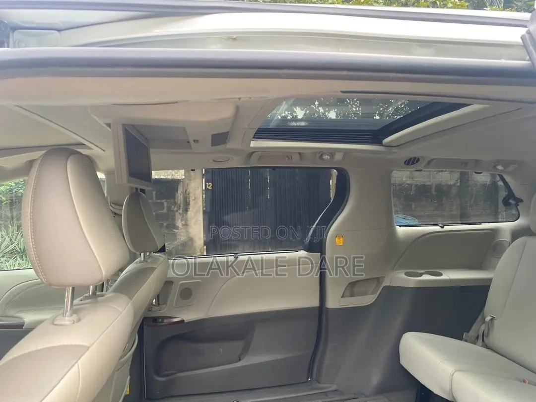 Toyota Sienna 2012 White