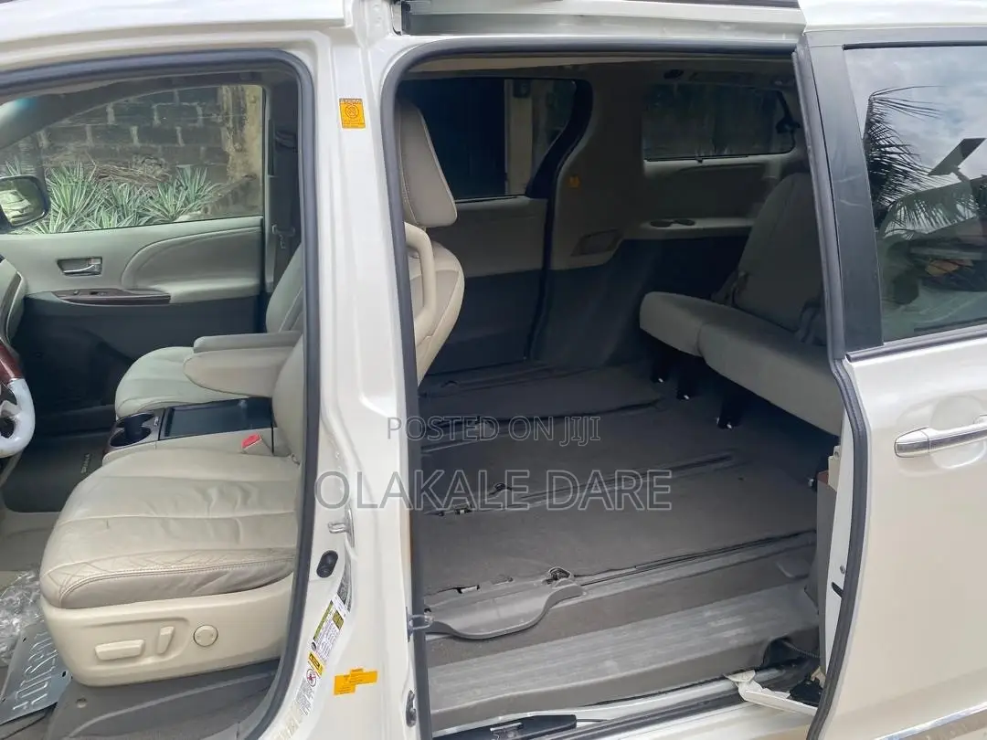 Toyota Sienna 2012 White