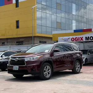 Toyota Highlander XLE 4dr SUV AWD (3.5L 6cyl 6A) 2015