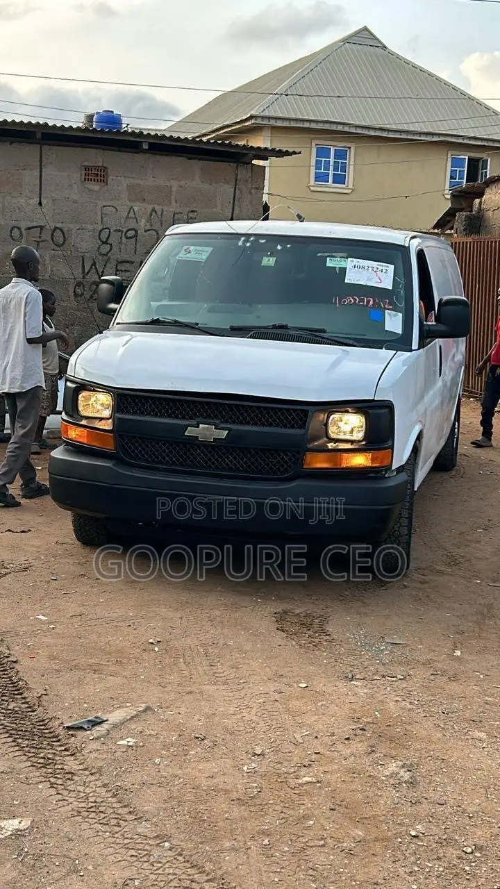 Chevrolet Express 2500 2012 White