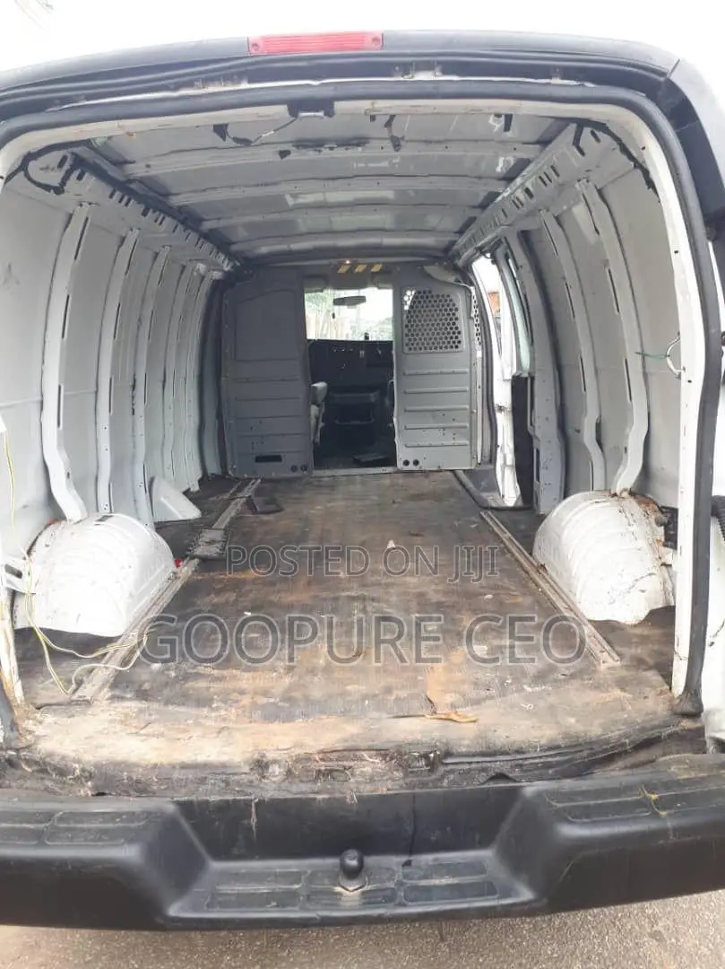 Chevrolet Express 2500 2012 White