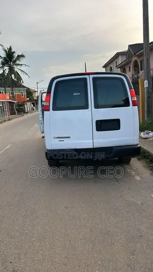 Chevrolet Express 2500 2012 White