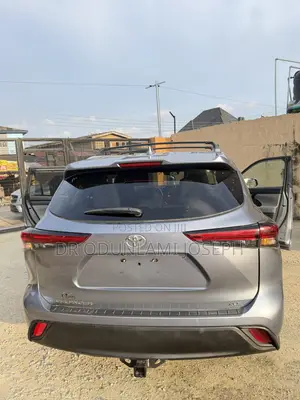 Toyota Highlander XLE 2022 Silver
