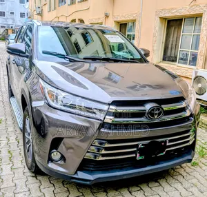 Toyota Highlander LE 2019 Gray