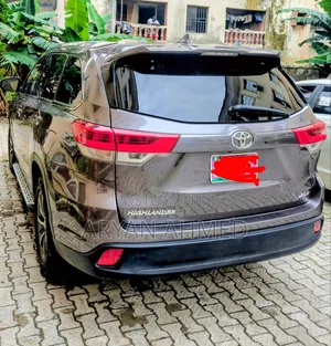 Toyota Highlander LE 2019 Gray