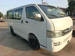 Toyota HiAce 2011 White