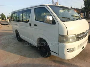 Toyota HiAce 2011 White