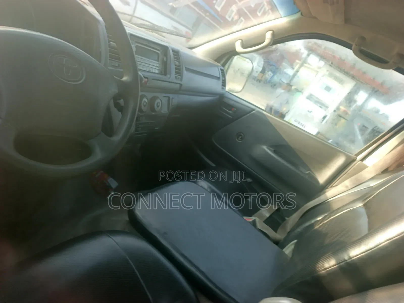 Toyota HiAce 2011 White