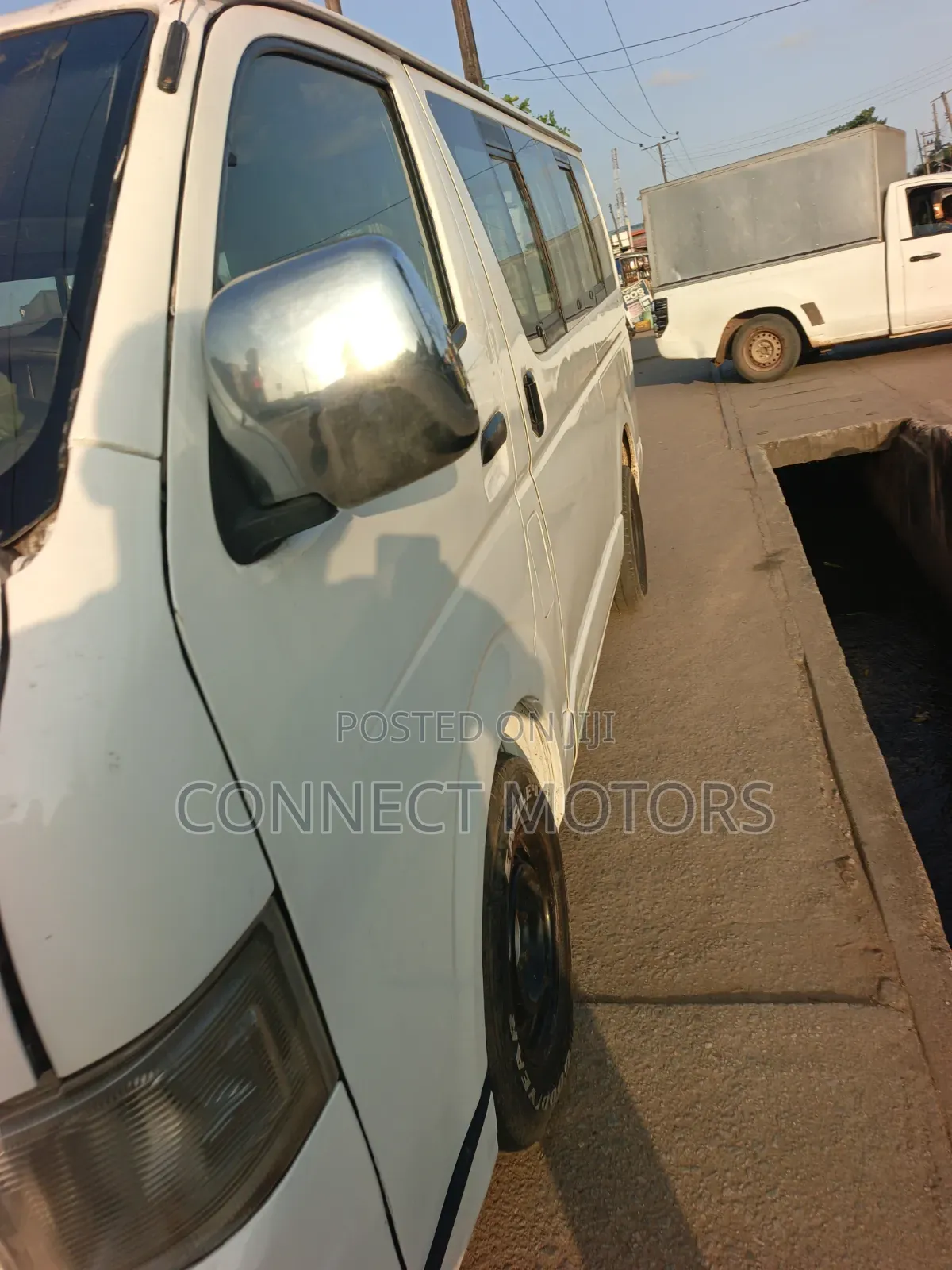Toyota HiAce 2011 White