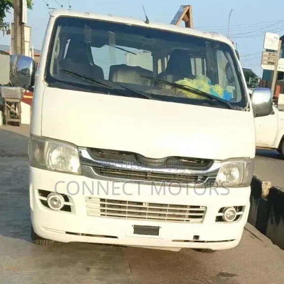 Toyota HiAce 2011 White