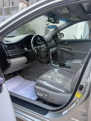 Toyota Camry XLE 4dr Sedan (2.5L 4cyl 6A) 2012 Silver