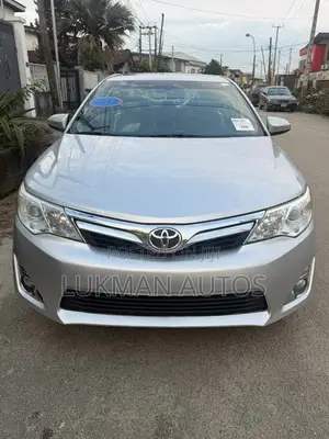 Toyota Camry XLE 4dr Sedan (2.5L 4cyl 6A) 2012 Silver