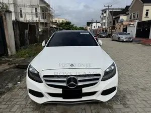 Mercedes-Benz C300 Luxury 4matic Sedan AWD (2.0L 4cyl 7A) 2017 White