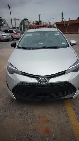 Toyota Corolla LE (1.8L 4cyl 2A) 2018 Silver