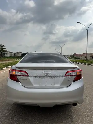 Toyota Camry SE 4dr Sedan (2.5L 4cyl 6A) 2013 Silver