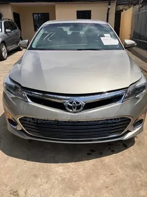 Toyota Avalon XLE 4dr Sedan (3.5L 6cyl 6A) 2015 Gold