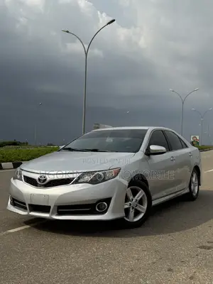 Toyota Camry SE 4dr Sedan (2.5L 4cyl 6A) 2013 Silver
