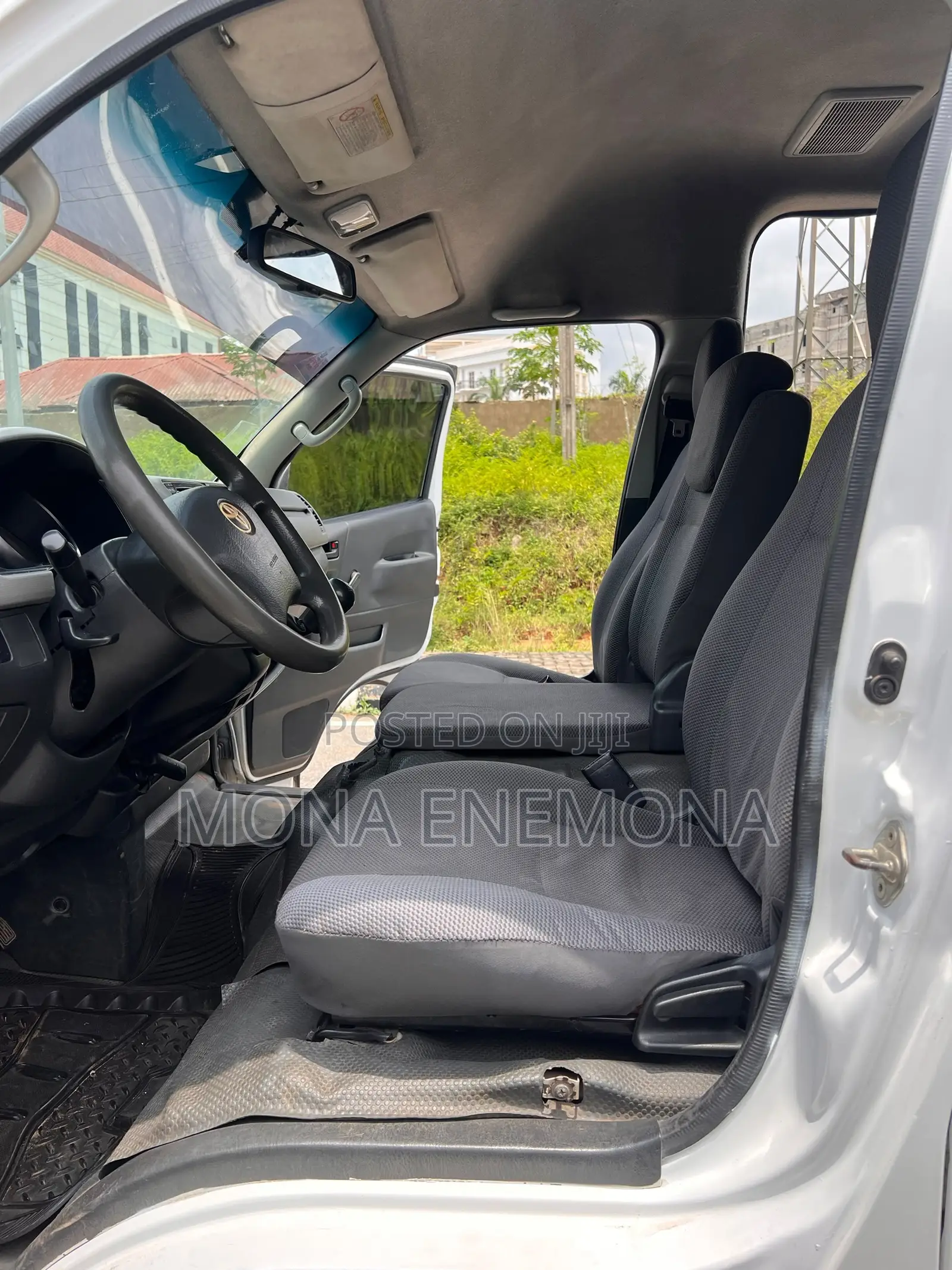 Toyota HiAce 2016 White