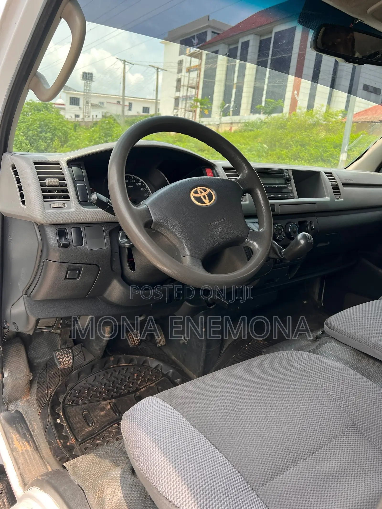 Toyota HiAce 2016 White