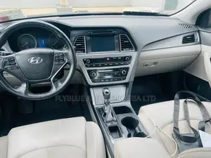 Hyundai Sonata Limited Sedan FWD (2.4L 4cyl 6A) 2016 Burgundy
