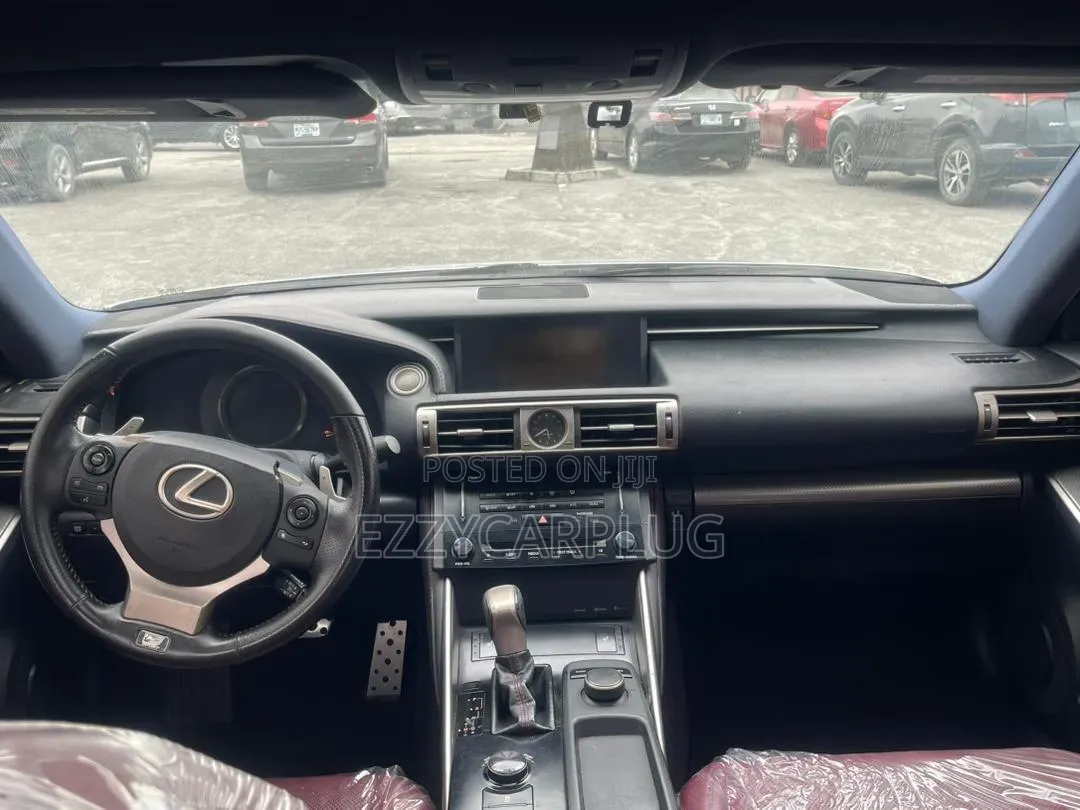 Lexus IS 2017 Silver