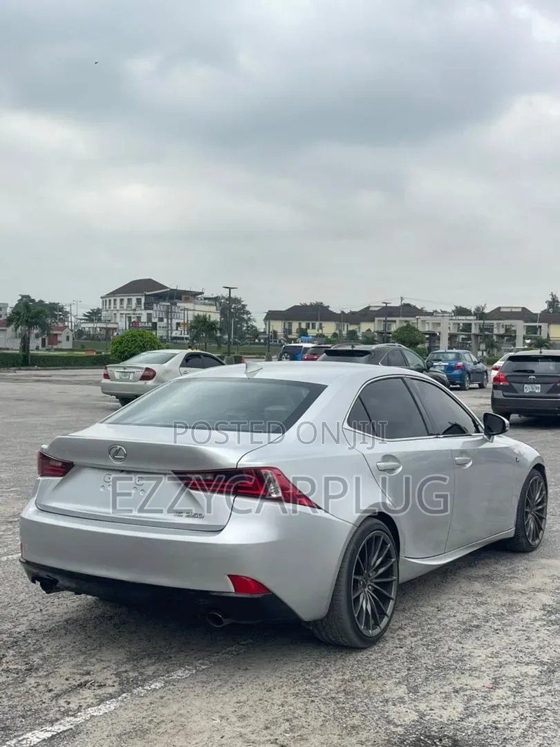 Lexus IS 2017 Silver