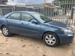 Toyota Camry LE 4dr Sedan (2.4L 4cyl 5A) 2005 Blue
