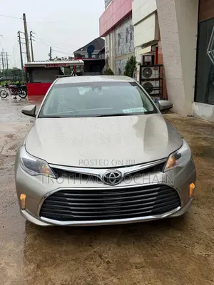 Toyota Avalon XLE Plus Sedan FWD (3.5L 6cyl 6A) 2017 Gold