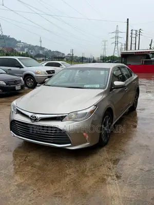 Toyota Avalon XLE Plus Sedan FWD (3.5L 6cyl 6A) 2017 Gold